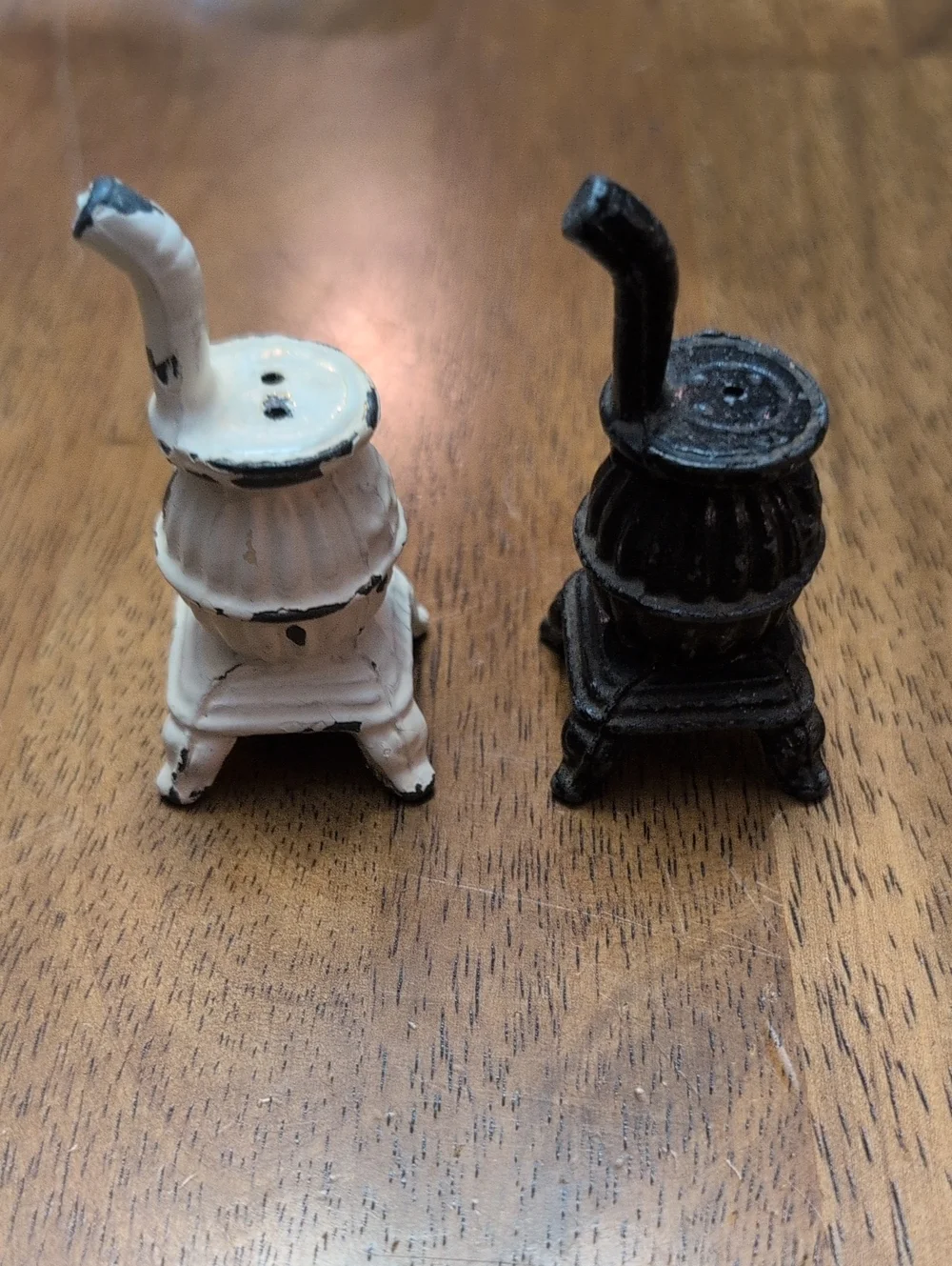 Cast Iron Potbelly Stove Salt/Pepper Shakers(Vtg)